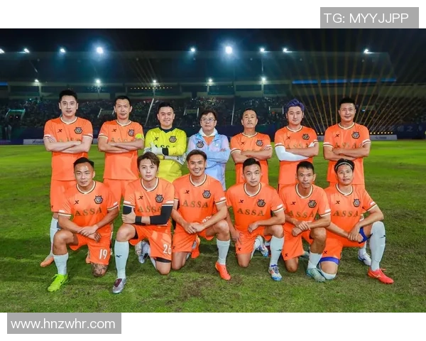 花式足球明星化身老头展现独特风采引发热议与关注