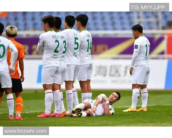 武汉足球队拼搏历程揭秘：从低谷到巅峰的奋斗之路